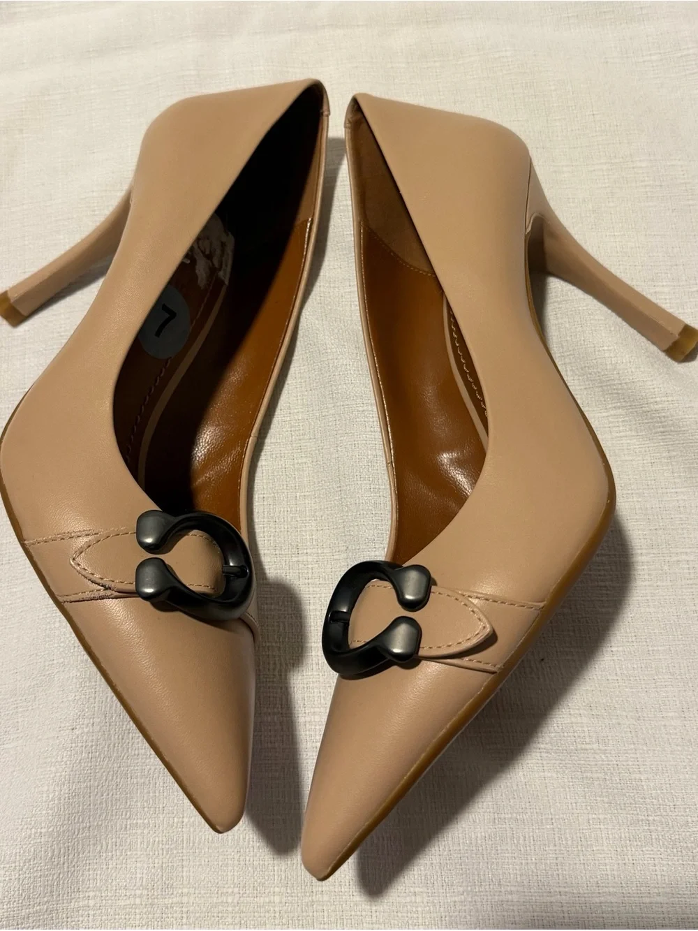 Coach Women's waverly signature bucle Nude Pointed-Toe Buckle Pumps 7B glam - Picture 2 of 9